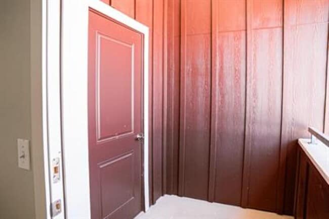 Building Photo - 875 village loop