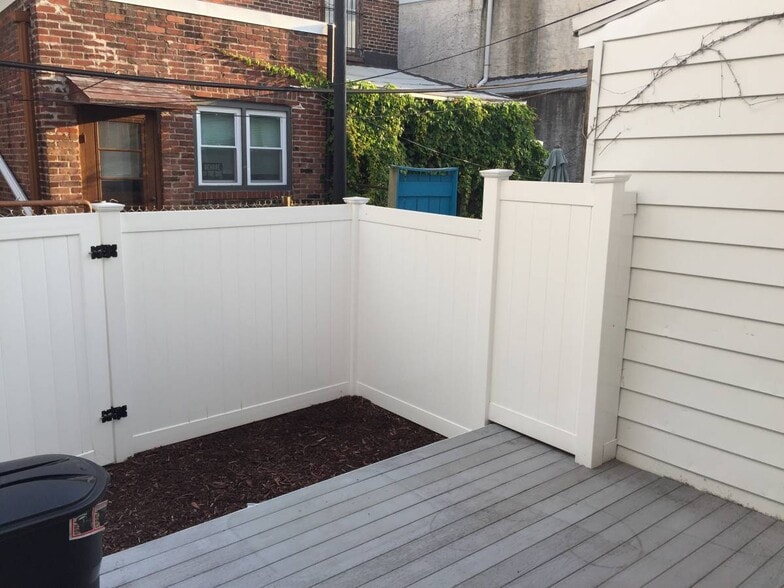 Backyard & Deck - 2516 Webster St