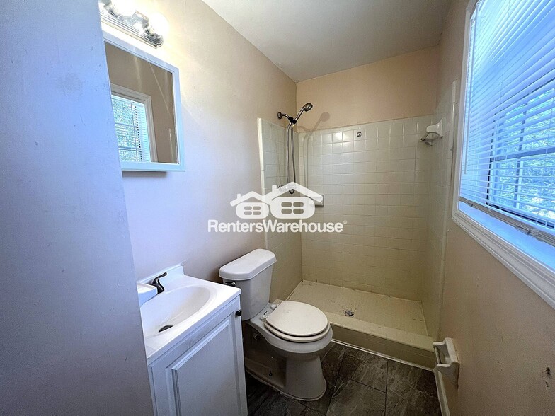 Building Photo - 3575 Leisure Ln