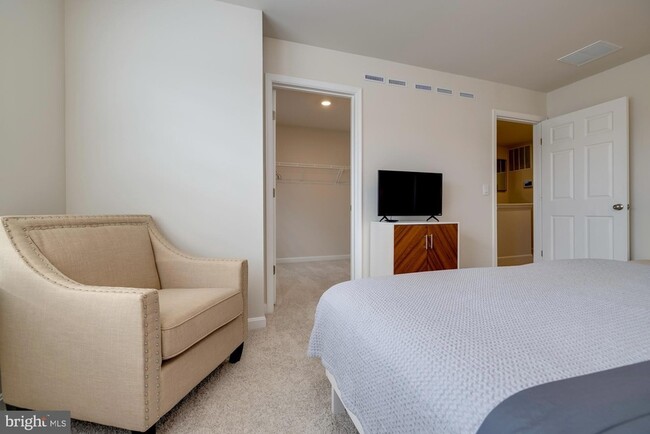 Building Photo - 262 Allison Dr