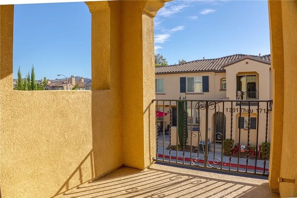 Balcony - 1800 E Lakeshore Dr