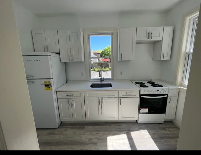 Building Photo - 535 Van Cortlandt Park Ave