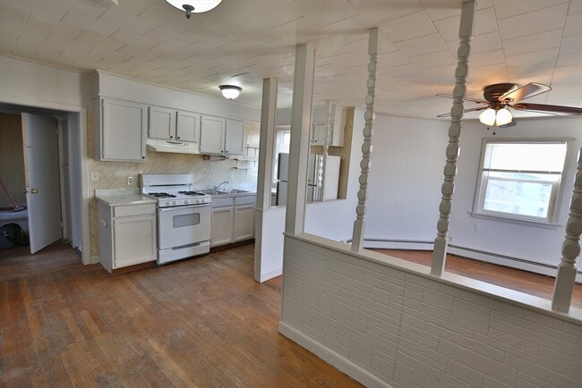 Building Photo - 889 Pine St