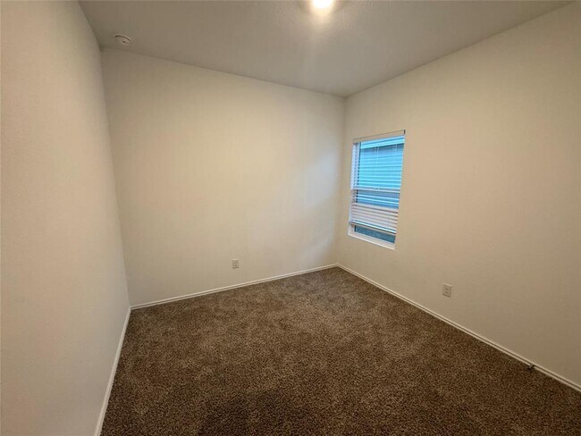 Building Photo - 502 Thunderstorm Ave