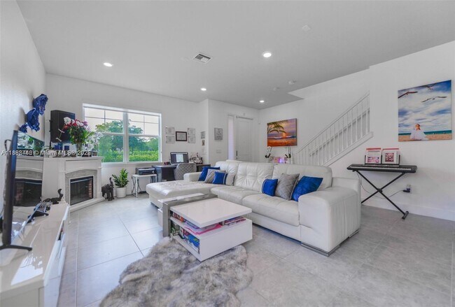 Building Photo - 5182 Eucalyptus Dr
