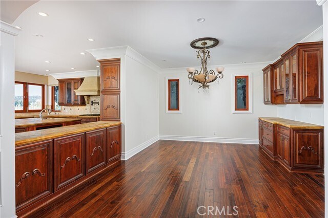 Building Photo - 18 Rue St Cloud