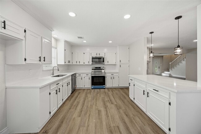 Building Photo - 5702 Old Lodge Dr