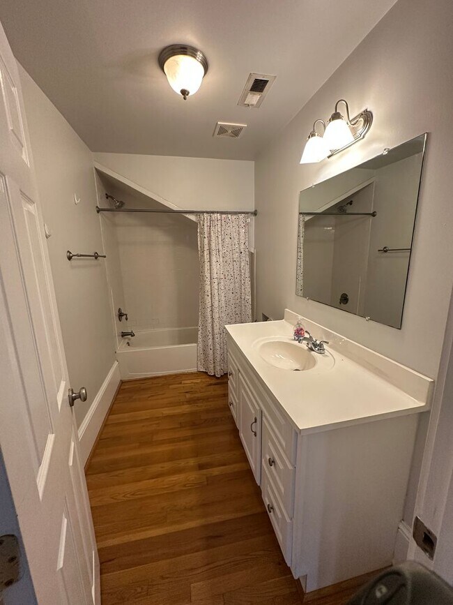 Building Photo - 4508b Park Ave, Nashville TN 37209 *Leasin...