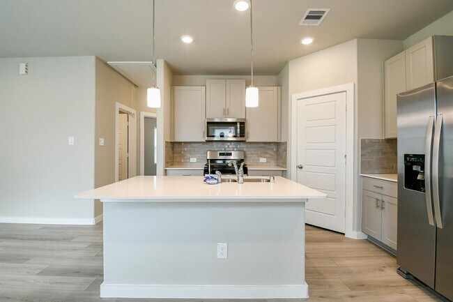 Building Photo - 18743 Etta Pnes Cir