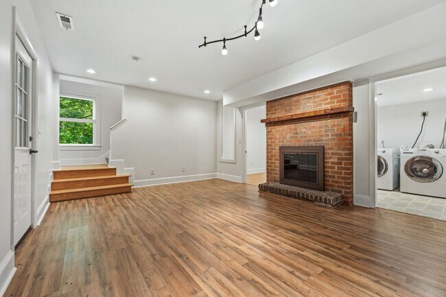 Building Photo - 126 Weaver Rd