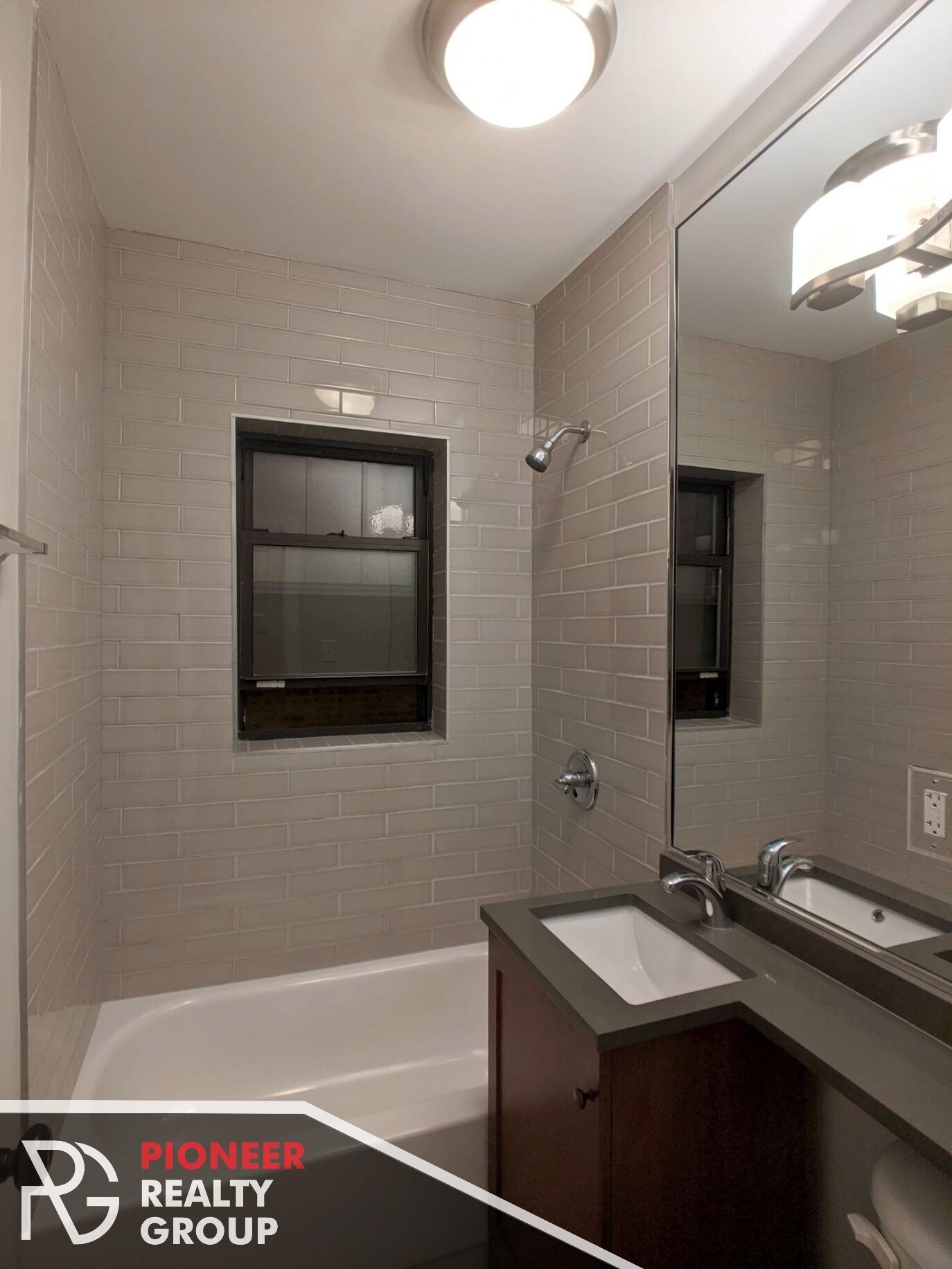 Building Photo - 910 W George St