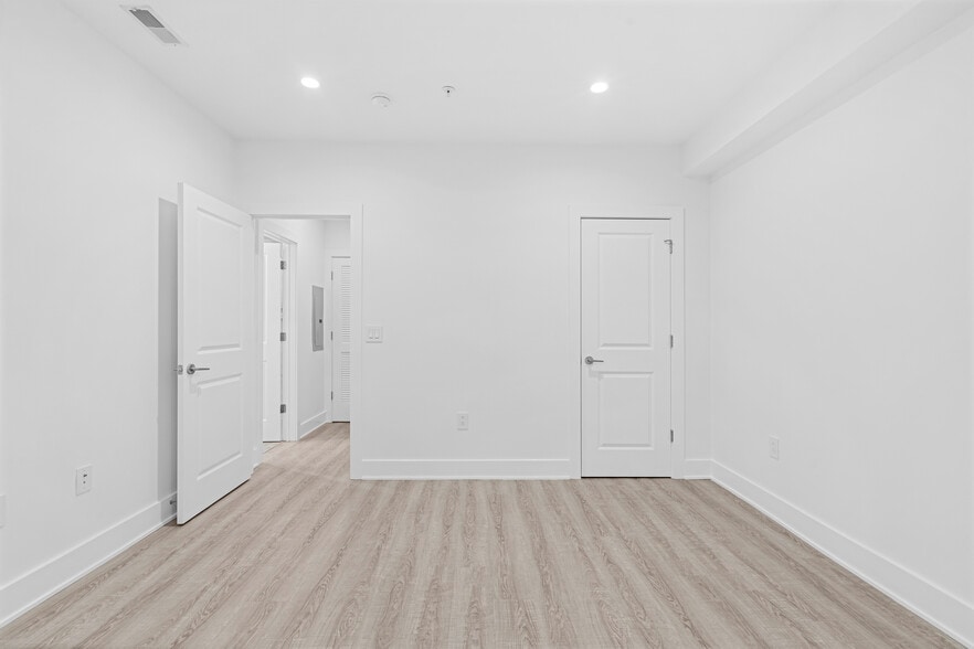 Bedroom - 1649 E Eyre St