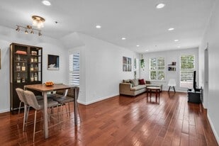 Building Photo - 411 Park Ave