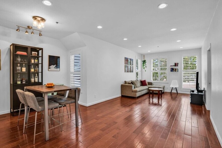 Primary Photo - 411 Park Ave
