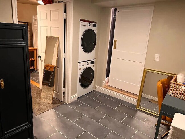 Building Photo - 437 N 700 W