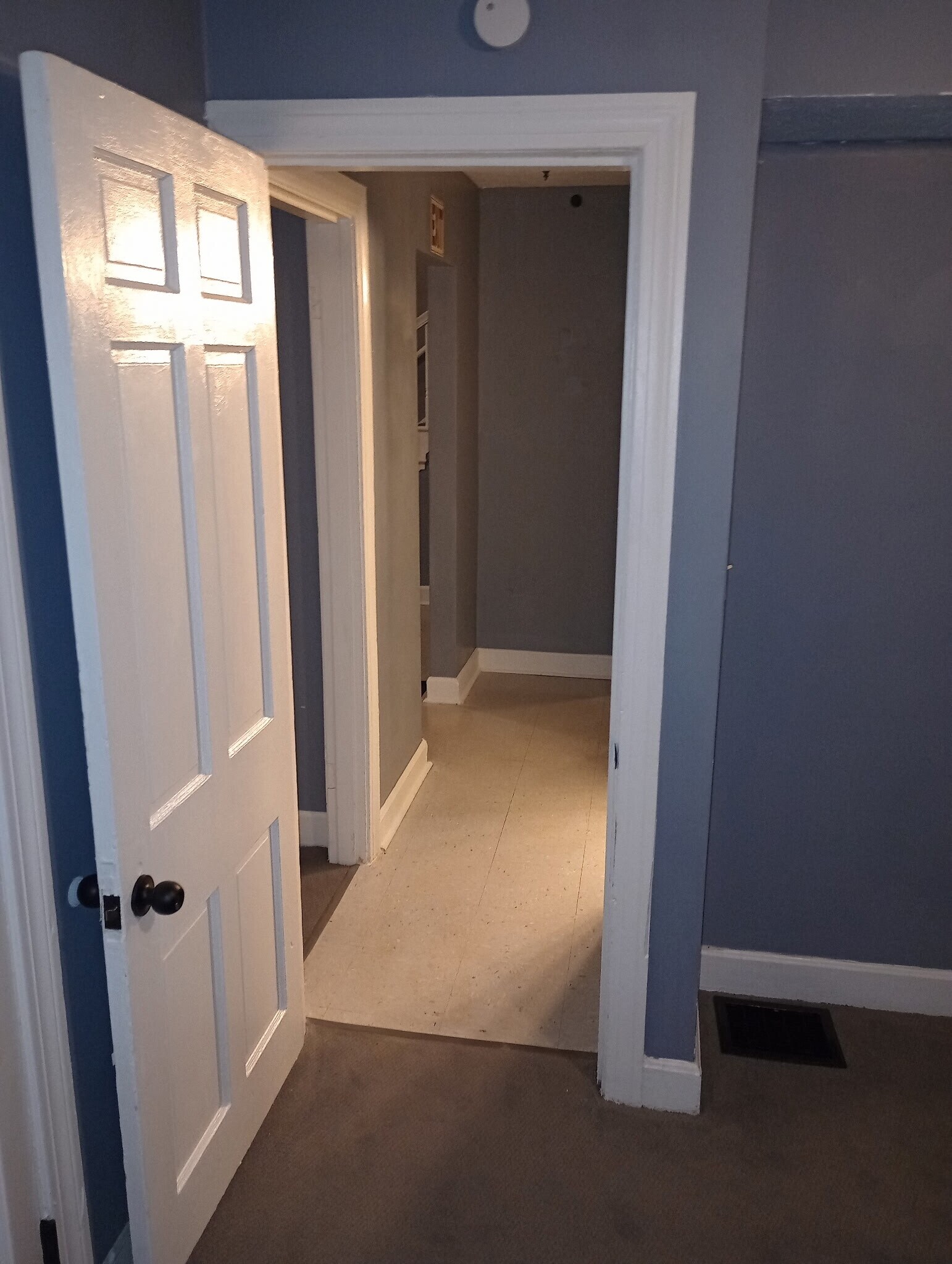 downstairs hallway - 3308 Kirby Ave