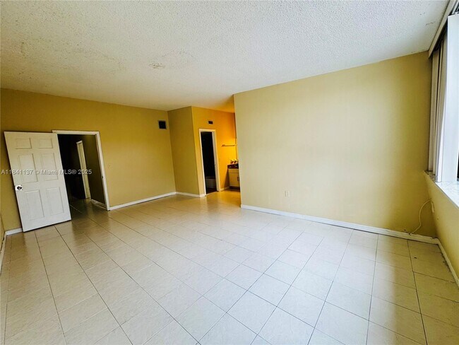 Building Photo - 6312 SW 139th Ct
