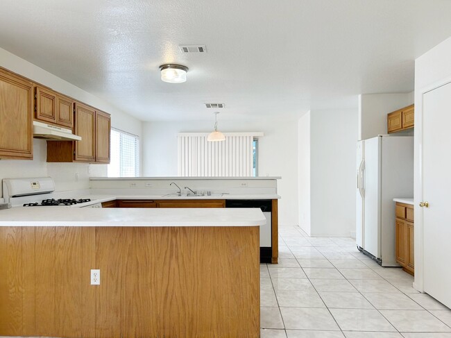 Building Photo - 593 Old W Ct