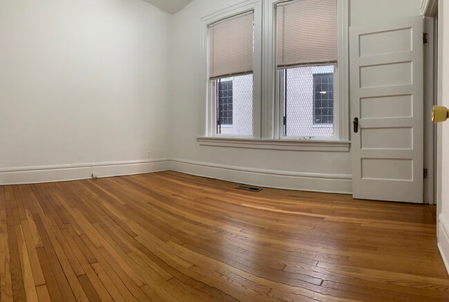 Building Photo - 1688 E Broad St