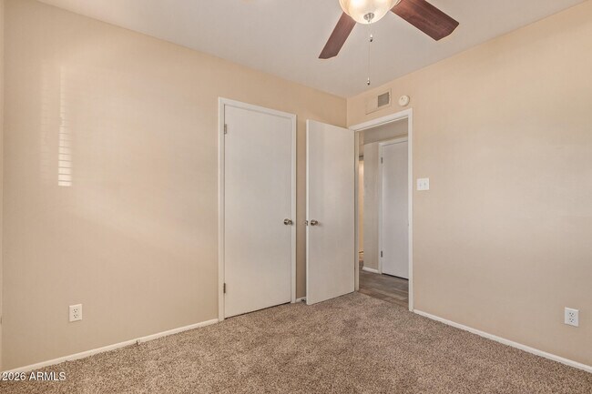 Building Photo - 312 E Hermosa Dr