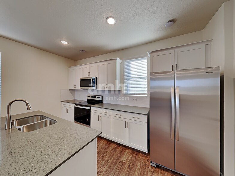 Building Photo - 6022 W South Jordan Pky