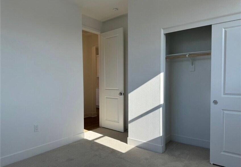 Building Photo - 114 Seep