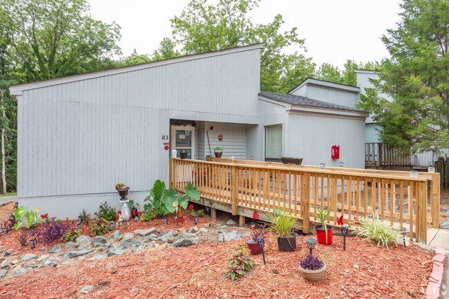 Building Photo - 25 Creekside Cir