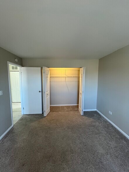 Building Photo - 5 Parkside Ct