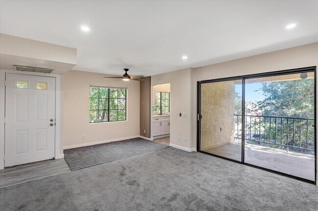 Building Photo - 2554 Olive Dr