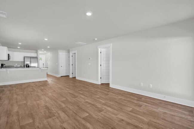 Building Photo - 121 S Grassland Rd