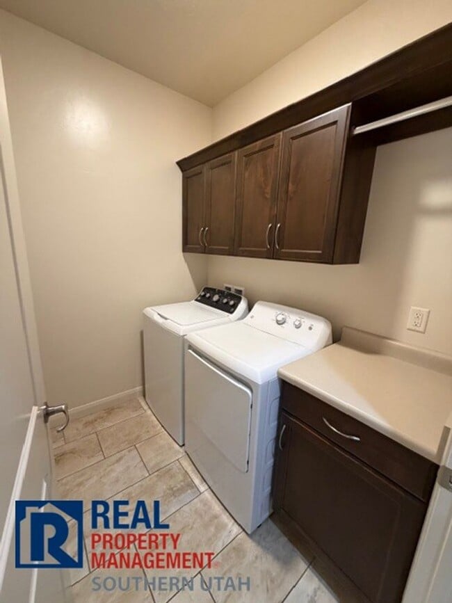 Building Photo - Home in Painted Desert