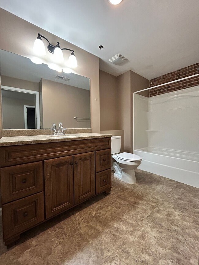 Building Photo - Jefferson Commons Apartments