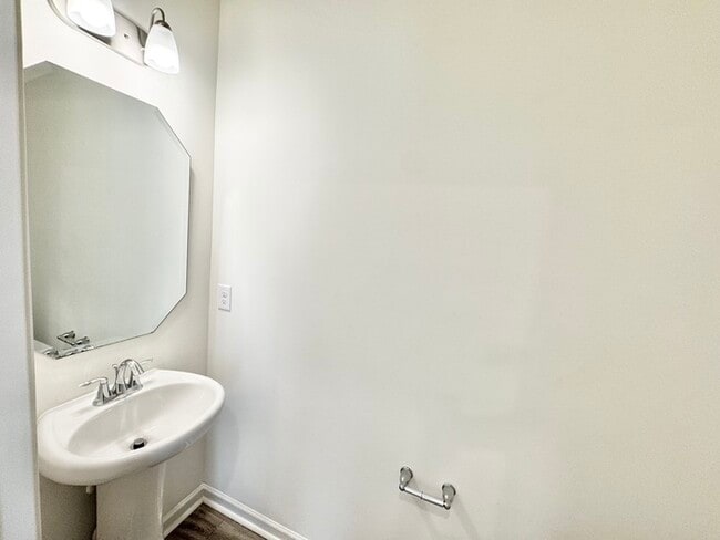 Building Photo - Three bedroom 2 1/2 at townhome close to s...