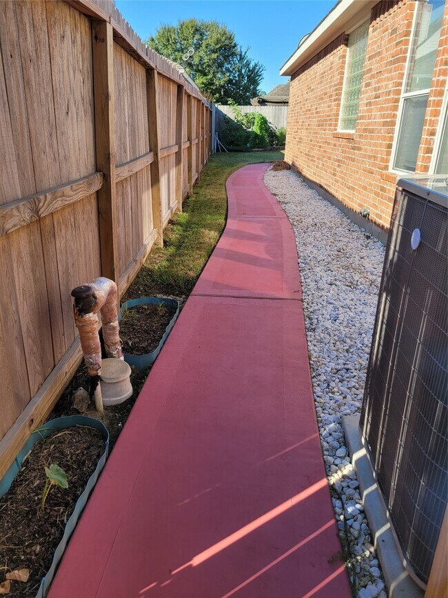 Building Photo - 17415 Memorial Blossom Dr