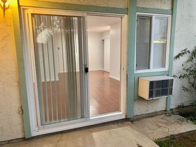 Building Photo - Nice 2 Bedroom 1 Bathroom Condo in Fairfield - AVAILABLE NOW!!