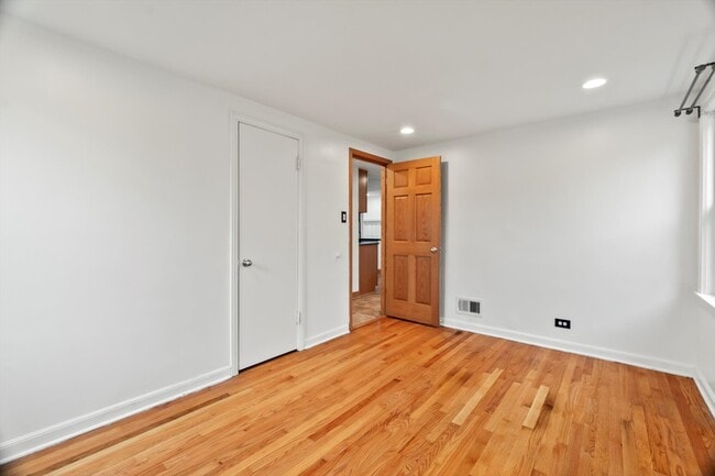Building Photo - 5239 S Rutherford Ave