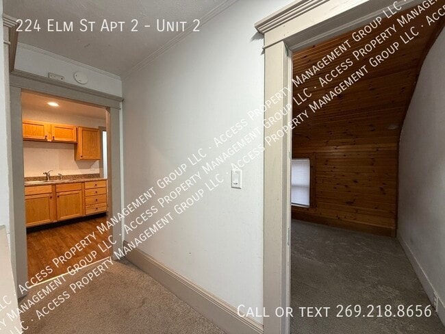 Building Photo - 224 Elm St