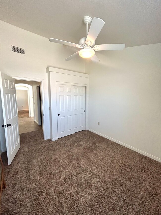 Building Photo - 4 Bedroom / 2 Bathroom efficient home