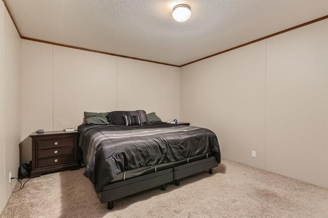 Building Photo - 517 Crossroads Dr