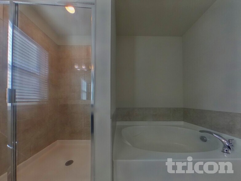 Building Photo - 2241 Westside Dr