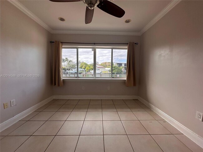 Building Photo - 2033 Calais Dr