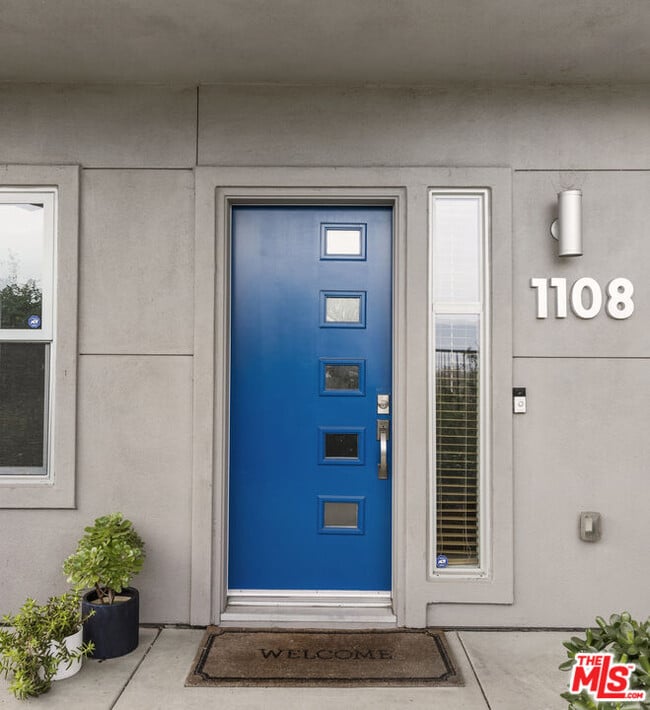 Building Photo - 2753 Waverly Dr