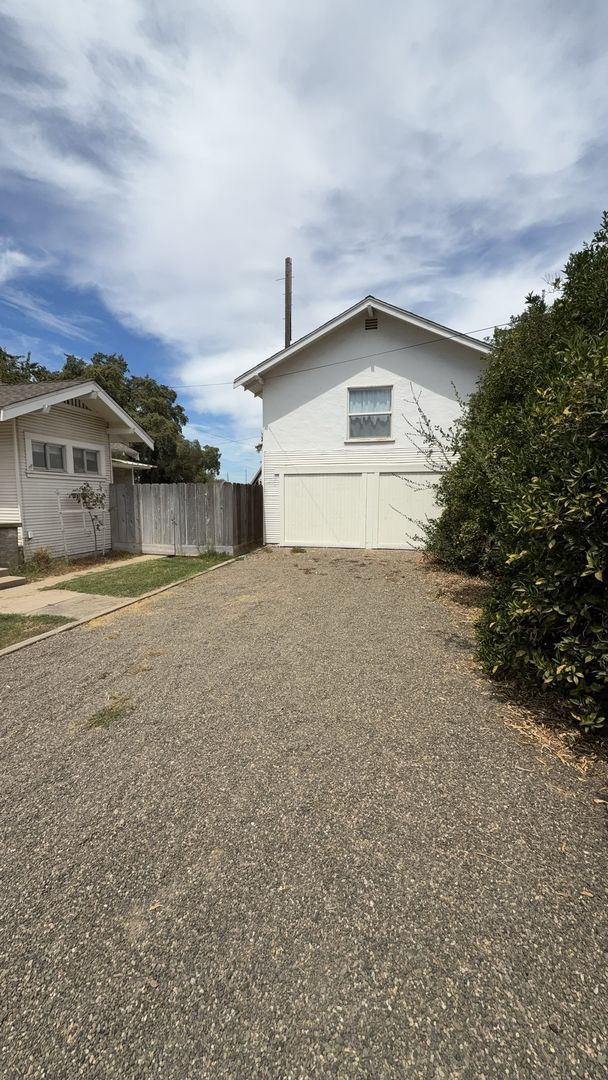 Building Photo - 2619 Maze Blvd