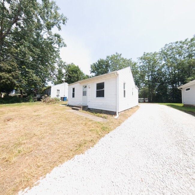 Building Photo - Updated 2 bedroom 1 bathroom home