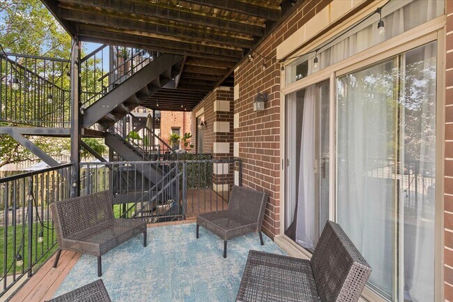 Building Photo - 7246 N Oakley Ave