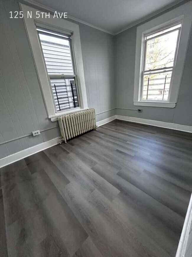 Building Photo - 125 N 5th Ave