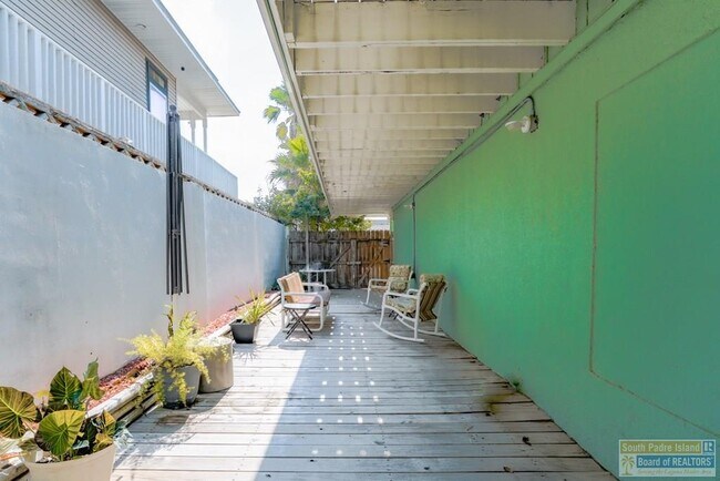 Building Photo - 122 E Verna Jean Dr