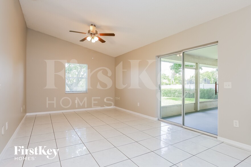 Building Photo - 2514 SW Monterrey Ln