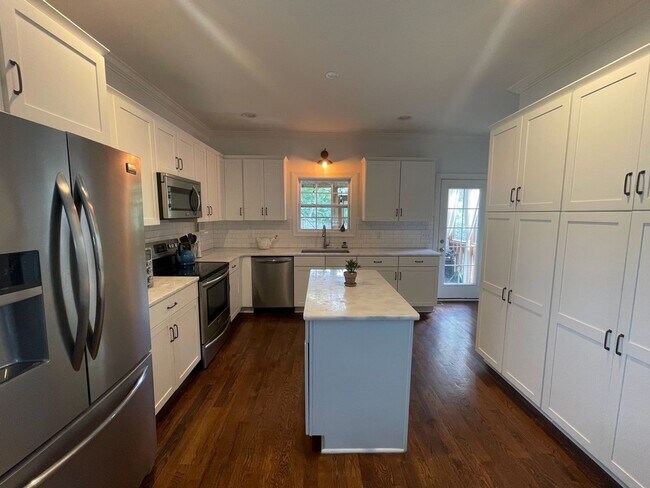 Building Photo - 3 Bedroom/ 2.5 Bath Home in Woodbine with Beautiful Screened in Porch and Fenced Yard.