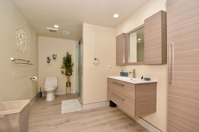 Building Photo - Stunning 1 Bedroom with modern remodeling